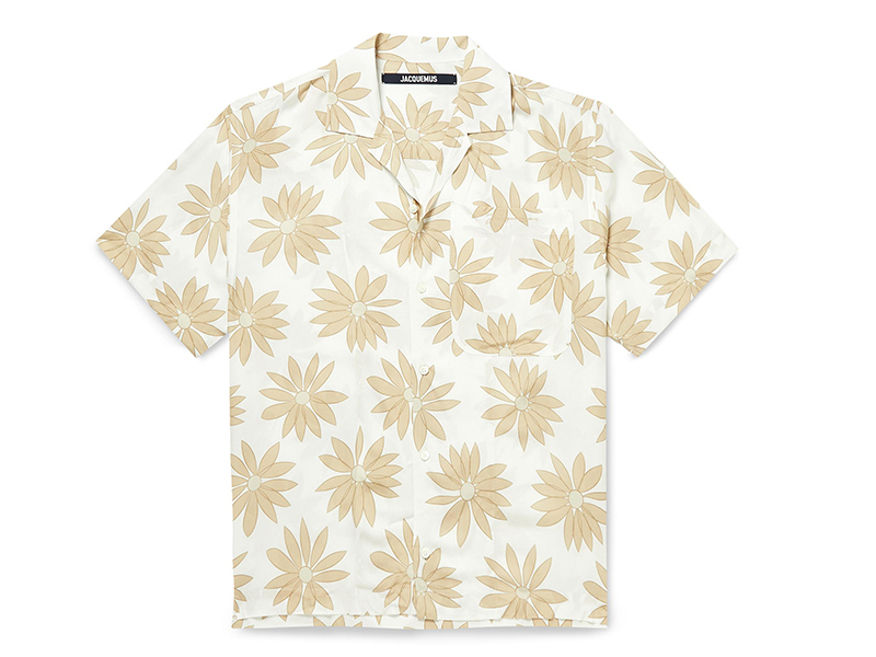 تمتع بإطلالة فرنسية مريحة مع منتجات Jacquemus الحصرية على منصة Mr Porter
